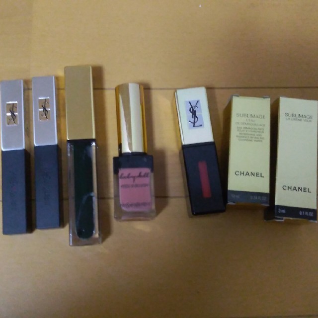 Yves Saint Laurent Beaute(イヴサンローランボーテ)のイヴ・サンローラン新品5本セット＋たくさんおまけ コスメ/美容のベースメイク/化粧品(リップグロス)の商品写真