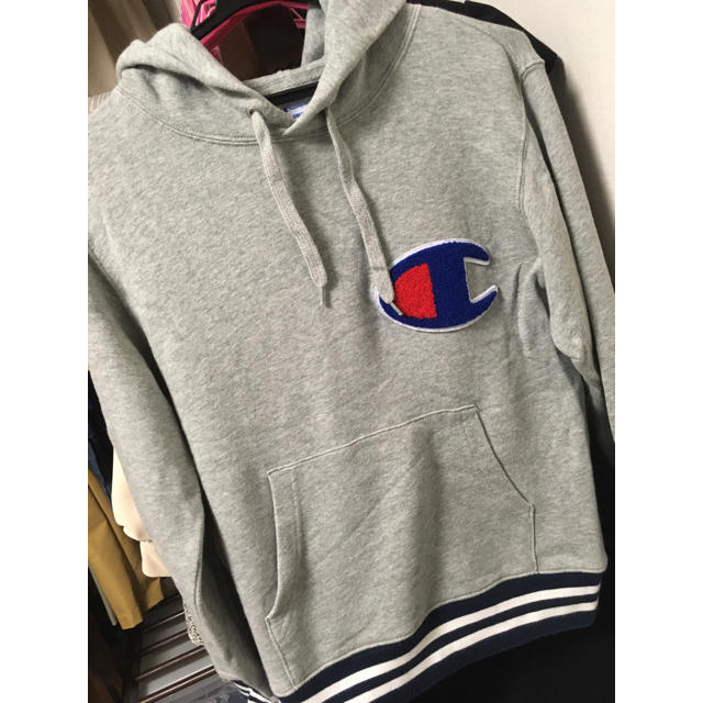 Champion(チャンピオン)のchampion スウェット　Sサイズ　フード　グレー　古着　レディース レディースのトップス(トレーナー/スウェット)の商品写真