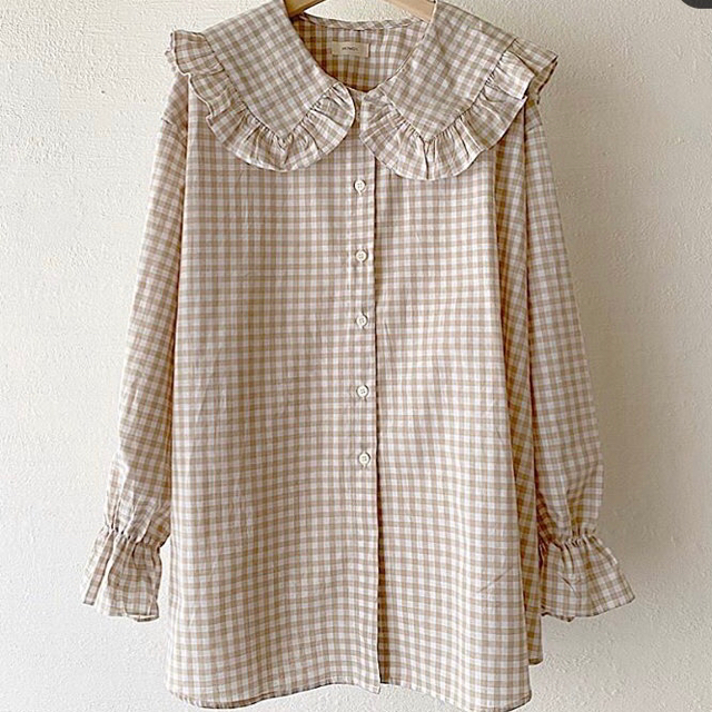 新品　HOWDY ギンガムチェックシャツ　beige レディースのトップス(シャツ/ブラウス(長袖/七分))の商品写真