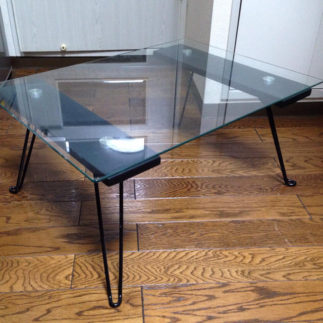 ガラステーブル インテリア/住まい/日用品の机/テーブル(折たたみテーブル)の商品写真