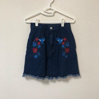 ウィゴー(WEGO)のWEGO 刺繍入りデニムスカート(ミニスカート)