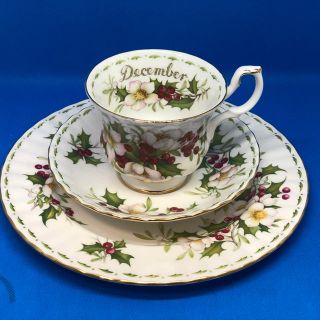 ROYAL ALBERT ☆ 1月 カップ & ソーサー