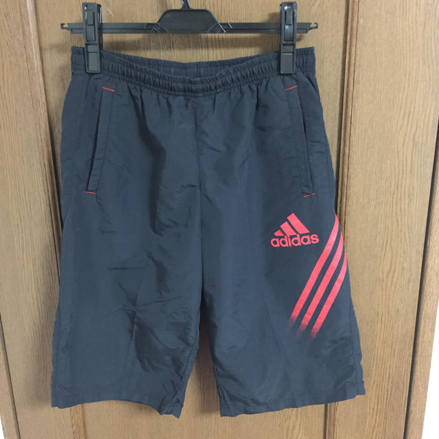 adidas(アディダス)のadidas 160センチ ハーフパンツ キッズ/ベビー/マタニティのキッズ服男の子用(90cm~)(パンツ/スパッツ)の商品写真