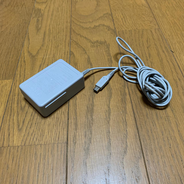 ニンテンドー3DS(ニンテンドー3DS)の3DS  ACアダプター　wap-002 スマホ/家電/カメラのスマートフォン/携帯電話(バッテリー/充電器)の商品写真