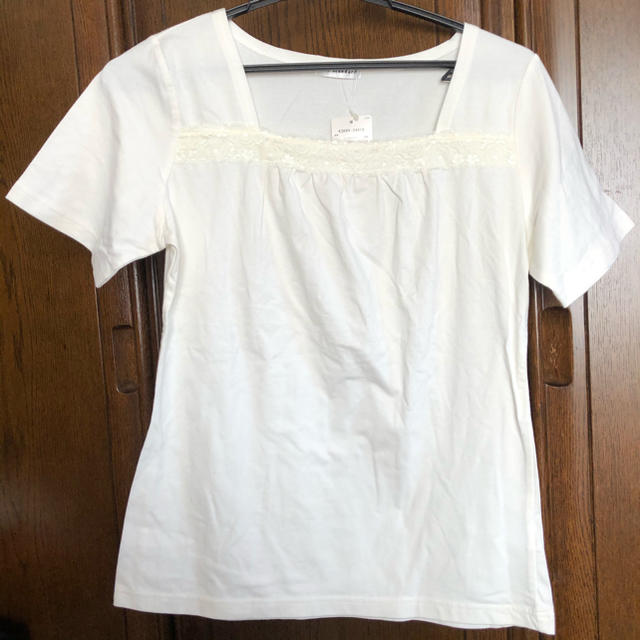 a.v.v(アーヴェヴェ)の【新品】a.v.v Tシャツ　白Tシャツ レディースのトップス(Tシャツ(半袖/袖なし))の商品写真