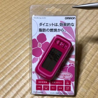 オムロン(OMRON)のオムロン　歩数計　HJ-305-P(エクササイズ用品)