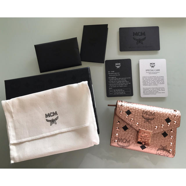 MCM(エムシーエム)のMCM パトリシア  スタッズ付三つ折り財布 ヴィセトスウォレット 美品 ピンク レディースのファッション小物(財布)の商品写真