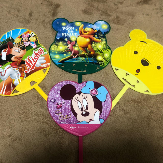 Disney(ディズニー)のディズニーうちわ　4枚セット チケットのイベント(キッズ/ファミリー)の商品写真