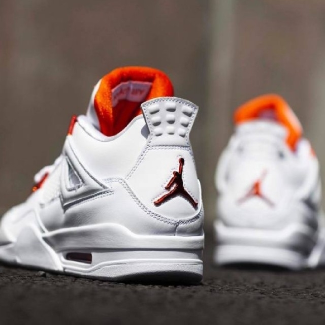 NIKE(ナイキ)の【AIR JORDAN 4 ORANGE METALLIC】 メンズの靴/シューズ(スニーカー)の商品写真