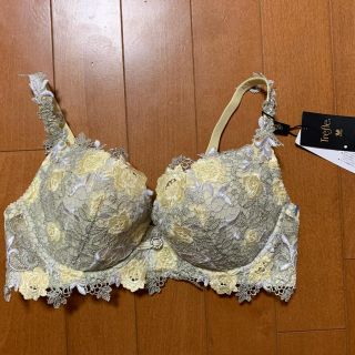 ワコール(Wacoal)の新品☆ トレフル　Trefle（ワコール）クリスタル付き刺繍入りブラE70(ブラ)