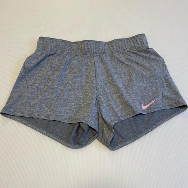 NIKE(ナイキ)のポッキー様専用 レディースのパンツ(ショートパンツ)の商品写真