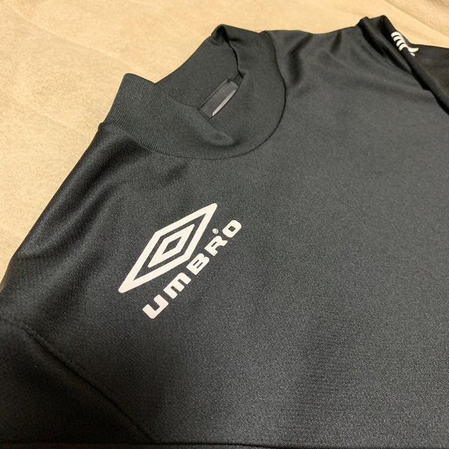 UMBRO(アンブロ)のアンブロ長袖Tシャツ150センチ黒 キッズ/ベビー/マタニティのキッズ服男の子用(90cm~)(Tシャツ/カットソー)の商品写真