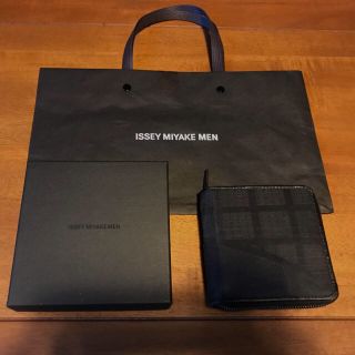 イッセイミヤケ(ISSEY MIYAKE)のお値下げ　ISSEY MIYAKE 折り財布(正規品)(折り財布)