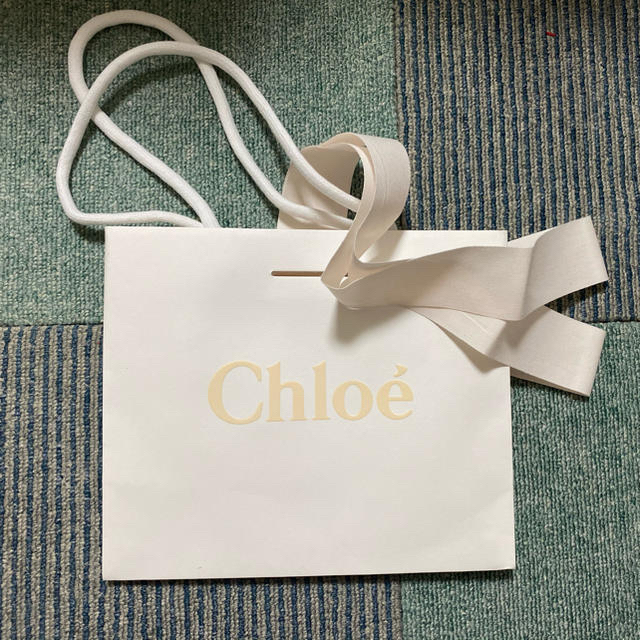 Chloe(クロエ)のクロエ　紙袋　リボン付 レディースのバッグ(ショップ袋)の商品写真