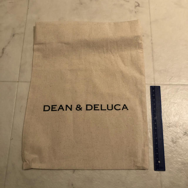DEAN & DELUCA(ディーンアンドデルーカ)のDEAN  & DELCA巾着 レディースのファッション小物(ポーチ)の商品写真