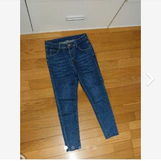 ザラ(ZARA)のカットオフ スキニーデニム(スキニーパンツ)