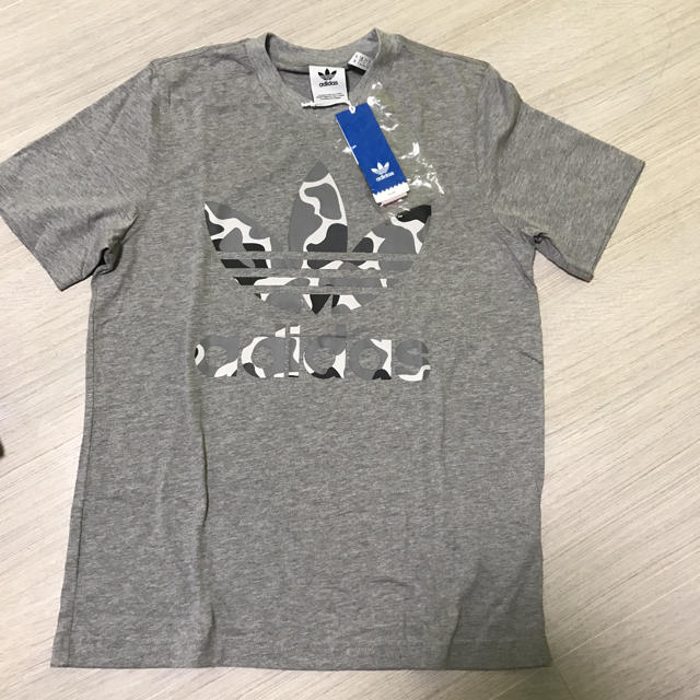 adidas(アディダス)のadidas Tシャツ  メンズのトップス(Tシャツ/カットソー(半袖/袖なし))の商品写真