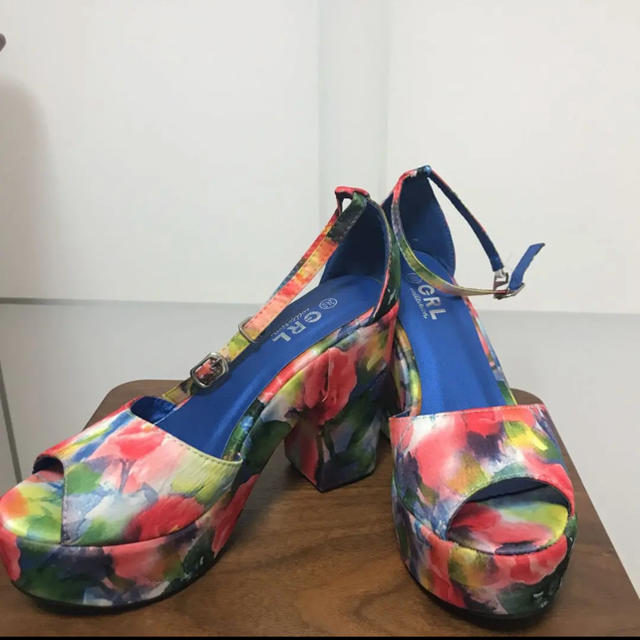 GRL(グレイル)の花柄　靴　ヒール　パンプス　厚底 レディースの靴/シューズ(ハイヒール/パンプス)の商品写真