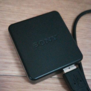 ソニー(SONY)の✨✨✨✨SONY充電器✨✨✨✨純正(バッテリー/充電器)