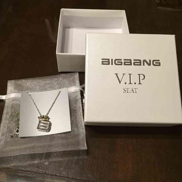 BIGBANG(ビッグバン)のBIGBANG スワロフスキーネックレス エンタメ/ホビーのタレントグッズ(ミュージシャン)の商品写真