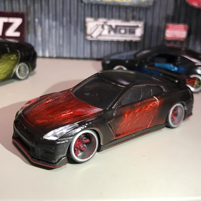 Takara Tomy(タカラトミー)のトミカ　カスタム　GT-R ROHAN仕様グライダー塗装　京商　ホットウィール エンタメ/ホビーのおもちゃ/ぬいぐるみ(ミニカー)の商品写真