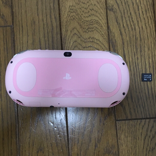 PlayStation Vita(プレイステーションヴィータ)のPlayStation®Vita（PCH-2000シリーズ）Wi-Fiモデル  エンタメ/ホビーのゲームソフト/ゲーム機本体(携帯用ゲーム機本体)の商品写真