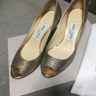 ジミーチュウ(JIMMY CHOO)のジミーチュウ　ゴールドパンプス(ハイヒール/パンプス)