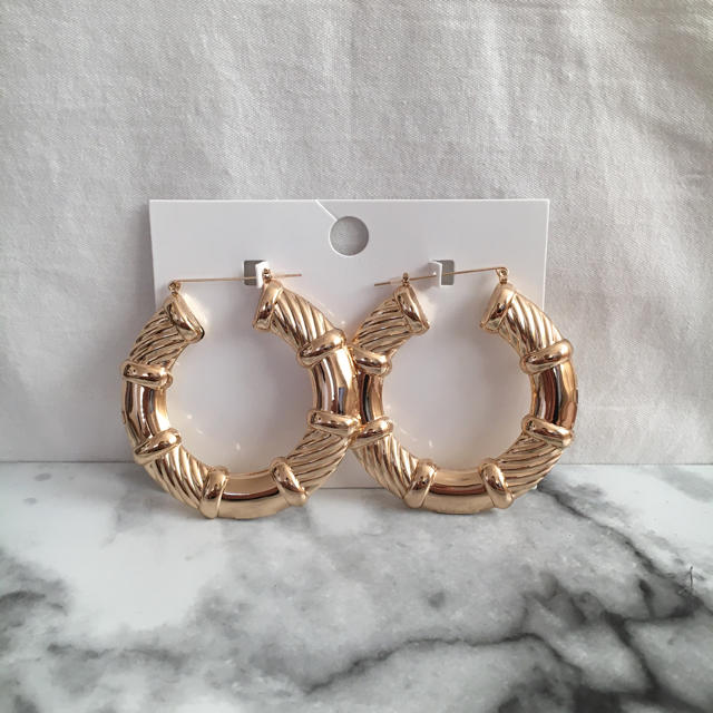 FOREVER 21(フォーエバートゥエンティーワン)のバンブーピアス forever21 フォーエバー フープ ゴールド　gold レディースのアクセサリー(ピアス)の商品写真