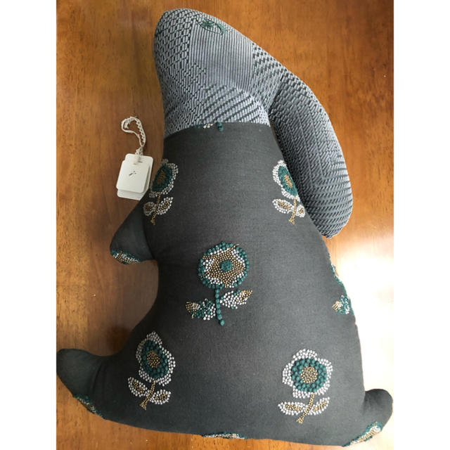 クッションminä perhonen／usagi cushion (美品・タグ有り)