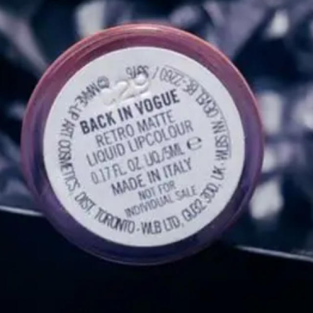 MACレトロマットリキッドリップ　バックインボーグ コスメ/美容のベースメイク/化粧品(口紅)の商品写真