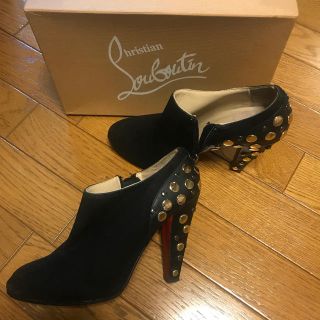 クリスチャンルブタン(Christian Louboutin)の【ルブタン】Chistian Louboutin paris スタッズ ブーティ(ブーティ)