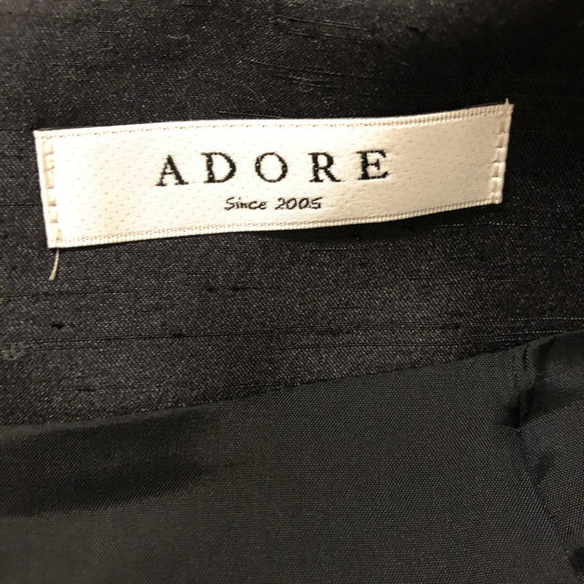 ADORE(アドーア)のADORE 黒　箔生地　スカート レディースのスカート(ひざ丈スカート)の商品写真