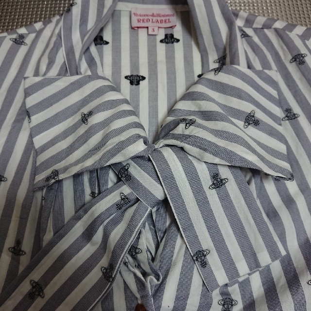 Vivienne Westwood(ヴィヴィアンウエストウッド)のViviennewestwood ワイシャツ ストライプ オーヴ レディースのトップス(その他)の商品写真