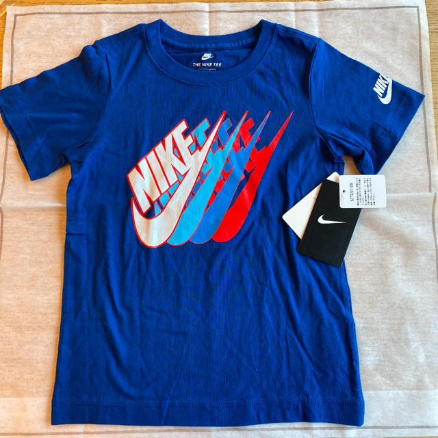 NIKE(ナイキ)の<clear様専用です>  新品・未使用　ナイキ　キッズ半袖Tシャツ　120 キッズ/ベビー/マタニティのキッズ服男の子用(90cm~)(Tシャツ/カットソー)の商品写真