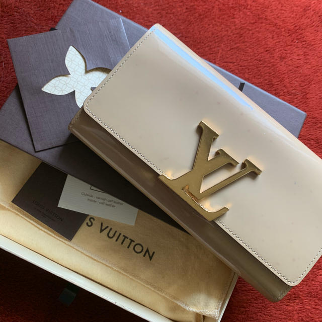 LOUIS VUITTON(ルイヴィトン)のLOUIS VUITTON ヴェルニ 長財布 ベージュ×ゴールド レディースのファッション小物(財布)の商品写真