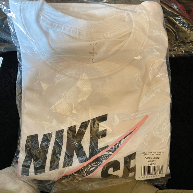 NIKE(ナイキ)のnike sb ✖︎travis scott ロンT メンズのトップス(Tシャツ/カットソー(七分/長袖))の商品写真