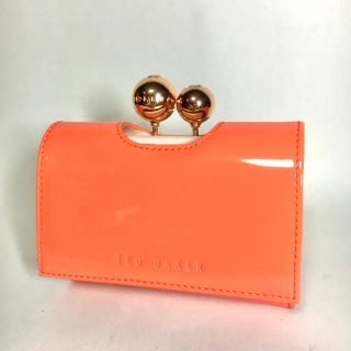 テッドベイカー(TED BAKER)のTED BAKER 折りたたみ財布　LOTTAY コーラル(財布)