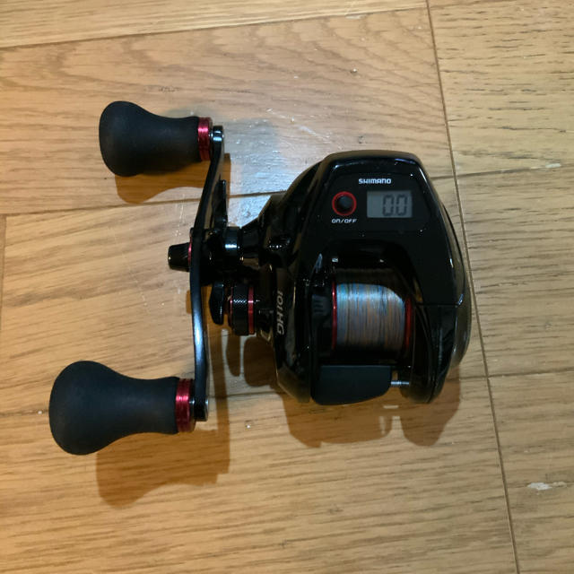 SHIMANO 炎月 CT 101HG（左）