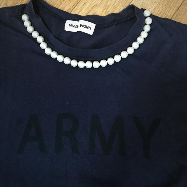 MUVEIL WORK(ミュベールワーク)のミュベール  パールフレアTシャツ ARMY  MUVEIL レディースのトップス(Tシャツ(半袖/袖なし))の商品写真