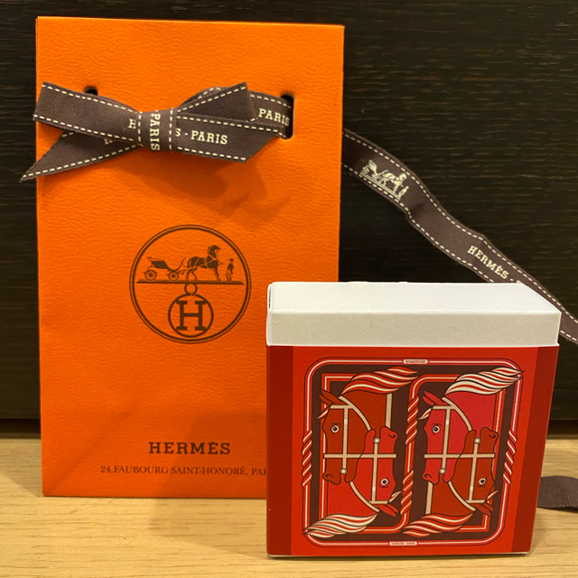 Hermes(エルメス)のHERMES(エルメス) 石鹸オー ドゥ ルバーブ エカルラット パフューム コスメ/美容のボディケア(ボディソープ/石鹸)の商品写真