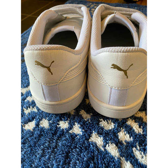 Puma Puma ソフトフォーム白スニーカーの通販 By くーー S Shop プーマならラクマ Puma Puma ソフトフォーム白スニーカーの通販 By くーー S Shop プーマならラクマ