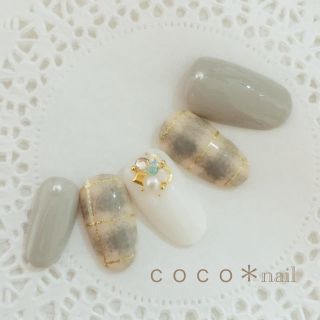 ♡グレー×ビジュー×ブランケットネイル♡ コスメ/美容のネイル(つけ爪/ネイルチップ)の商品写真