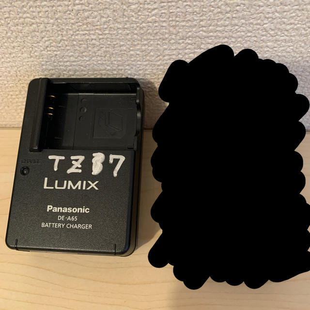 Panasonic(パナソニック)のバッテリー　充電器　Panasonic LUMIX DMC-TZ7  スマホ/家電/カメラのスマートフォン/携帯電話(バッテリー/充電器)の商品写真