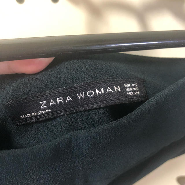 ZARA(ザラ)のZARA フレアワイドパンツ　ダークグリーン　EUR XS/USA XS レディースのパンツ(その他)の商品写真