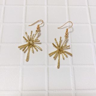 トゥデイフル(TODAYFUL)の花火ピアス　ゴールドピアス　大人気(ピアス)