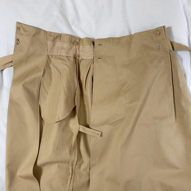 Adam et Rope'(アダムエロぺ)のアダムエロペ チノウエストリボン ラップスカート レディースのスカート(ひざ丈スカート)の商品写真