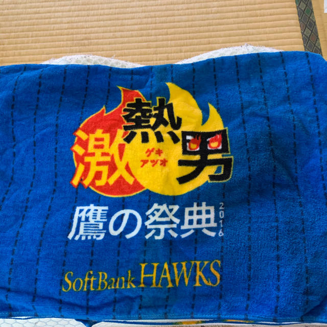 Softbank(ソフトバンク)のソフトバンクホークス　フード付タオル スポーツ/アウトドアの野球(記念品/関連グッズ)の商品写真