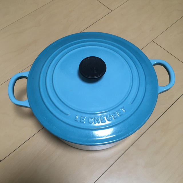 LE CREUSET(ルクルーゼ)のル・クルーゼ　鍋　22cm ココットロンド インテリア/住まい/日用品のキッチン/食器(鍋/フライパン)の商品写真