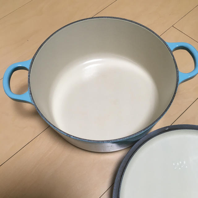 LE CREUSET(ルクルーゼ)のル・クルーゼ　鍋　22cm ココットロンド インテリア/住まい/日用品のキッチン/食器(鍋/フライパン)の商品写真