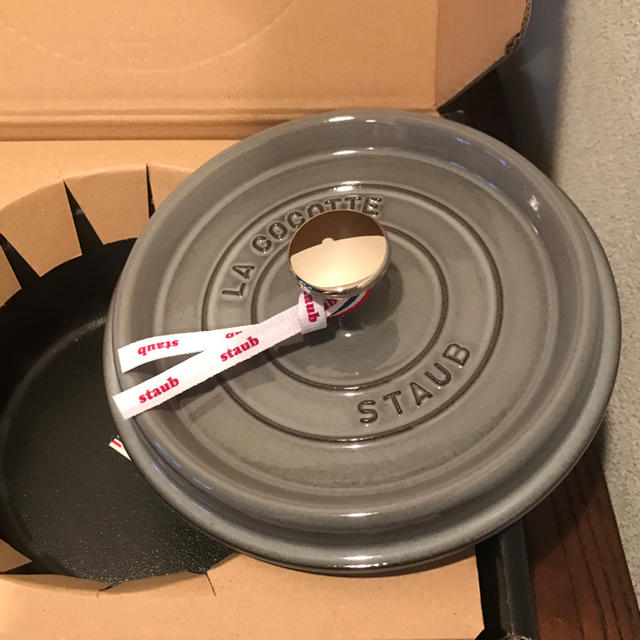 STAUB(ストウブ)のSTUB ピコ　ココットラウンド　20cm インテリア/住まい/日用品のキッチン/食器(鍋/フライパン)の商品写真